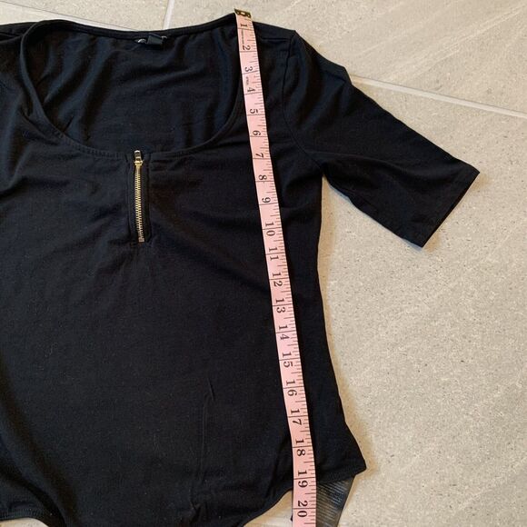 Guess Womens  Black Body Suit With Gold Zipper Size Small - Picture 3 of 5